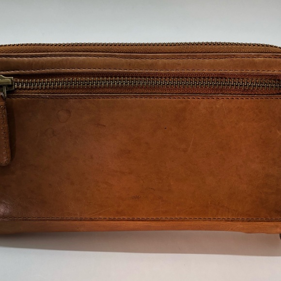 VILENCA HOLLAND Genuine Leather Medallion Wallet Wristlet hard to find!! Boho - Picture 2 of 2